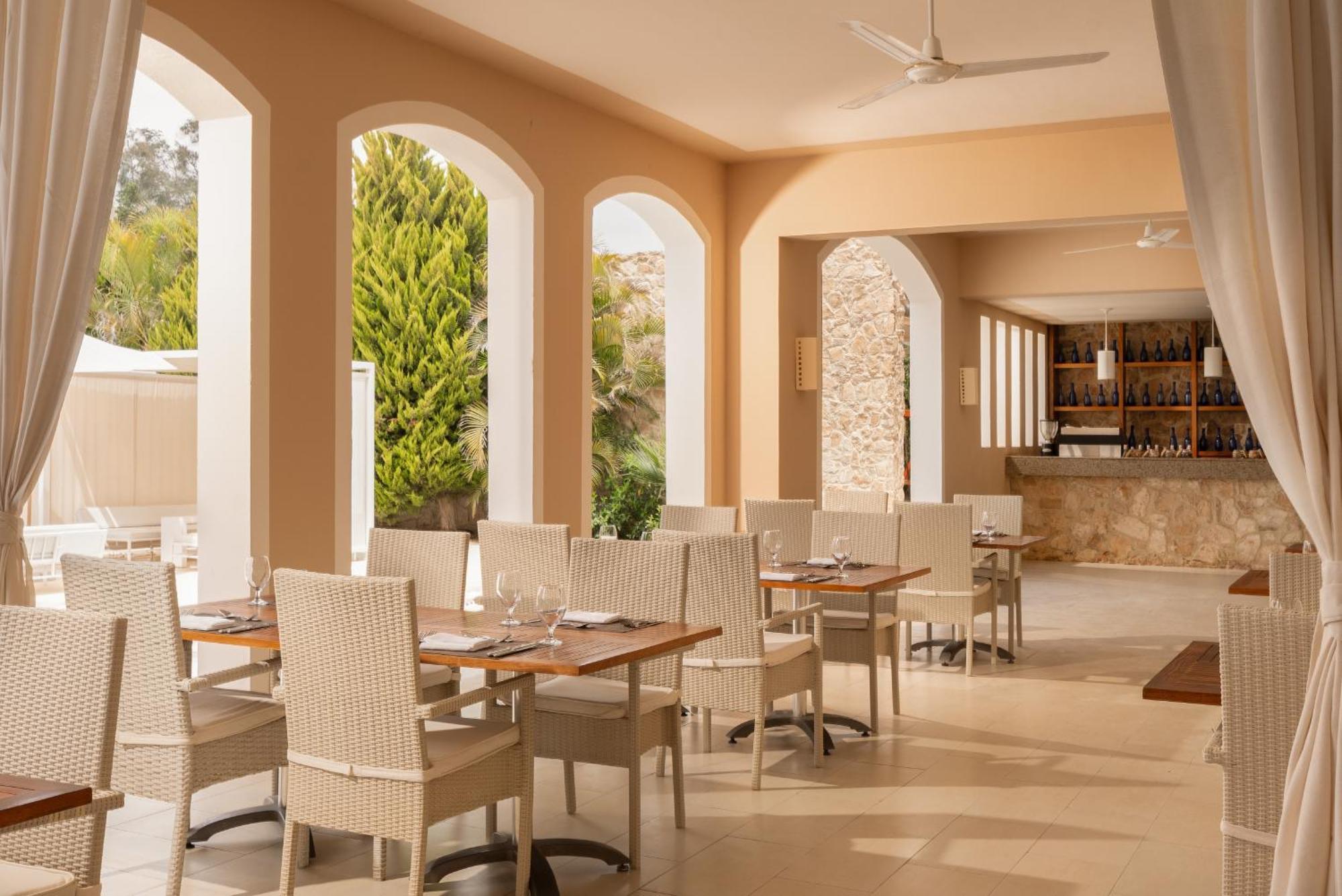 Jaz Neo Almazino, Almaza Bay Hotell Majid Abu Zayd Exteriör bild